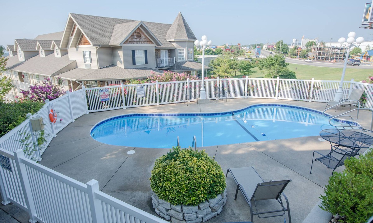 Branson Theater District Hotel | Gazebo Inn