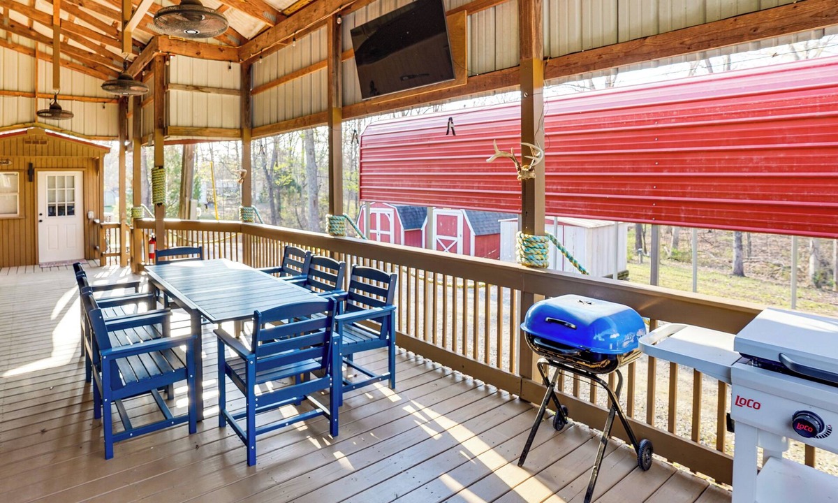 Gilbertsville House | Gilbertsville Hideaway: 1 Mi to Lake!