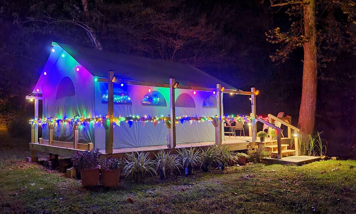 Del Rio RV Rental | Glamping Creekside w/Private Deck and Bath House