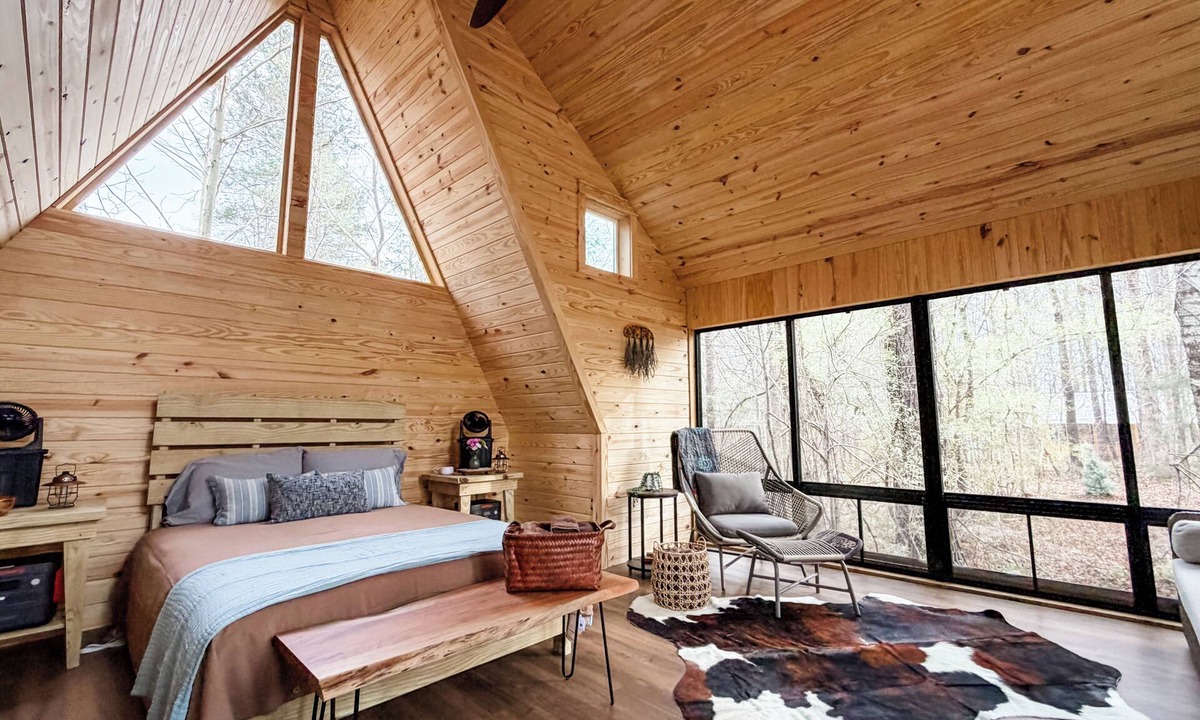 Henderson Cabin | Glamping in Style at Kerr Lake — "Tranquility Cabin"
