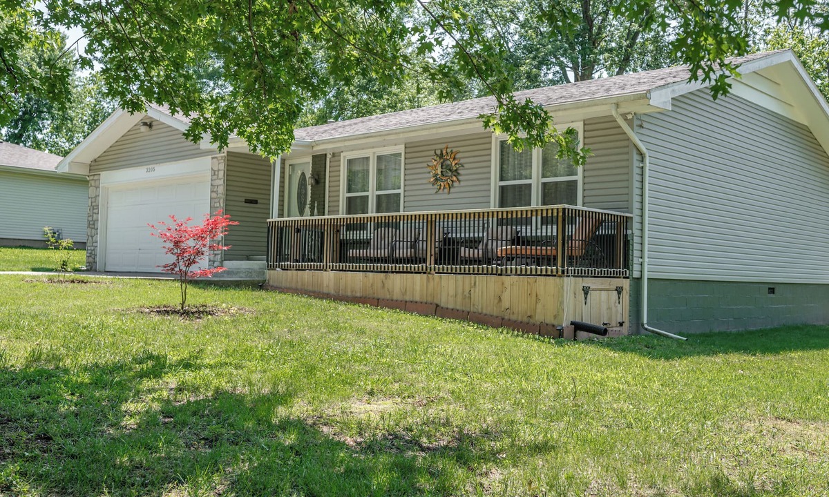 Springfield House | Gorgeous 3 Bed 1.5 Bath House in Premium location