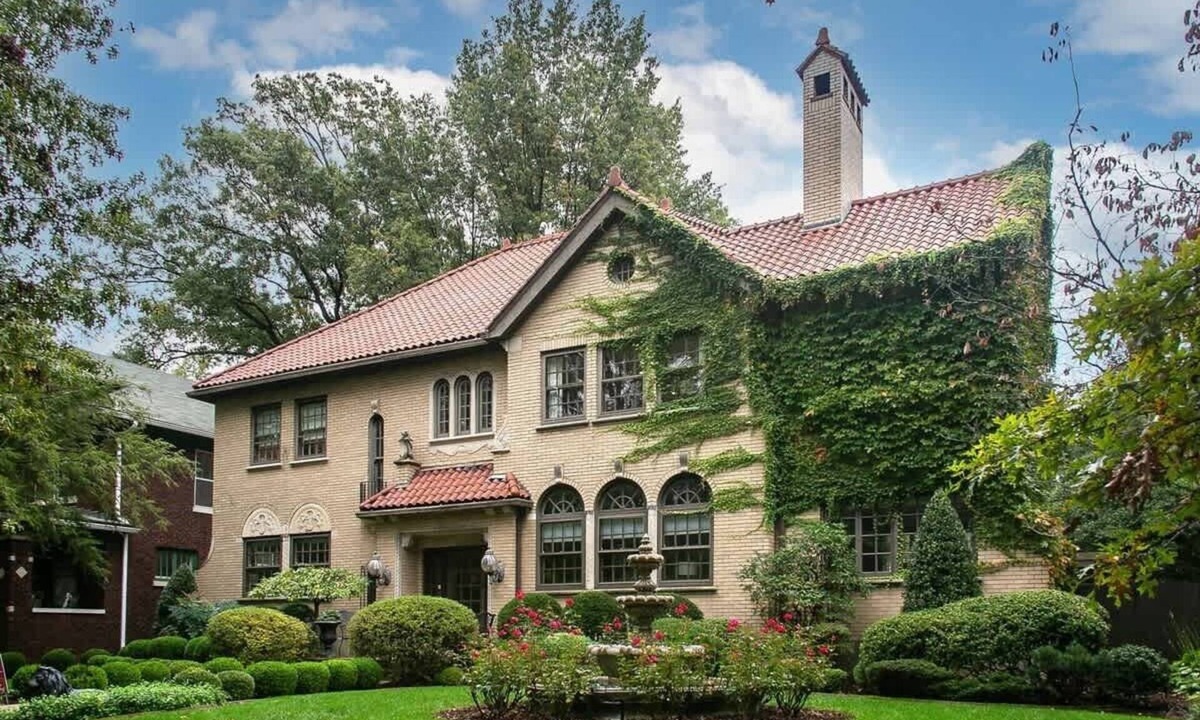 Cherokee Triangle House | Gorgeous 3BR | Private Garden w/Outdoor Dining!