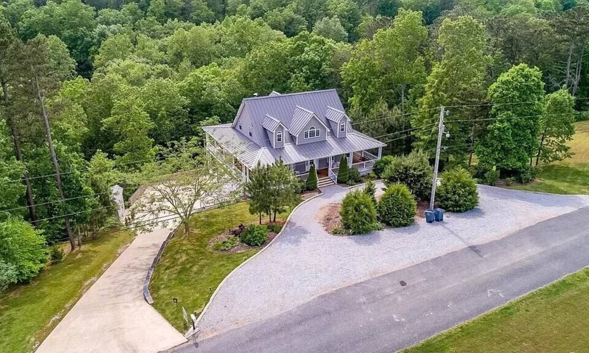 Waterloo House | Gorgeous custom built house overlooking Pickwick Lake