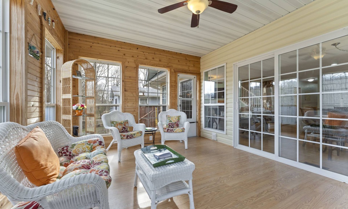 Rockaway Beach House | Gorgeous Private Lake Taneycomo Home! Home away from Home!