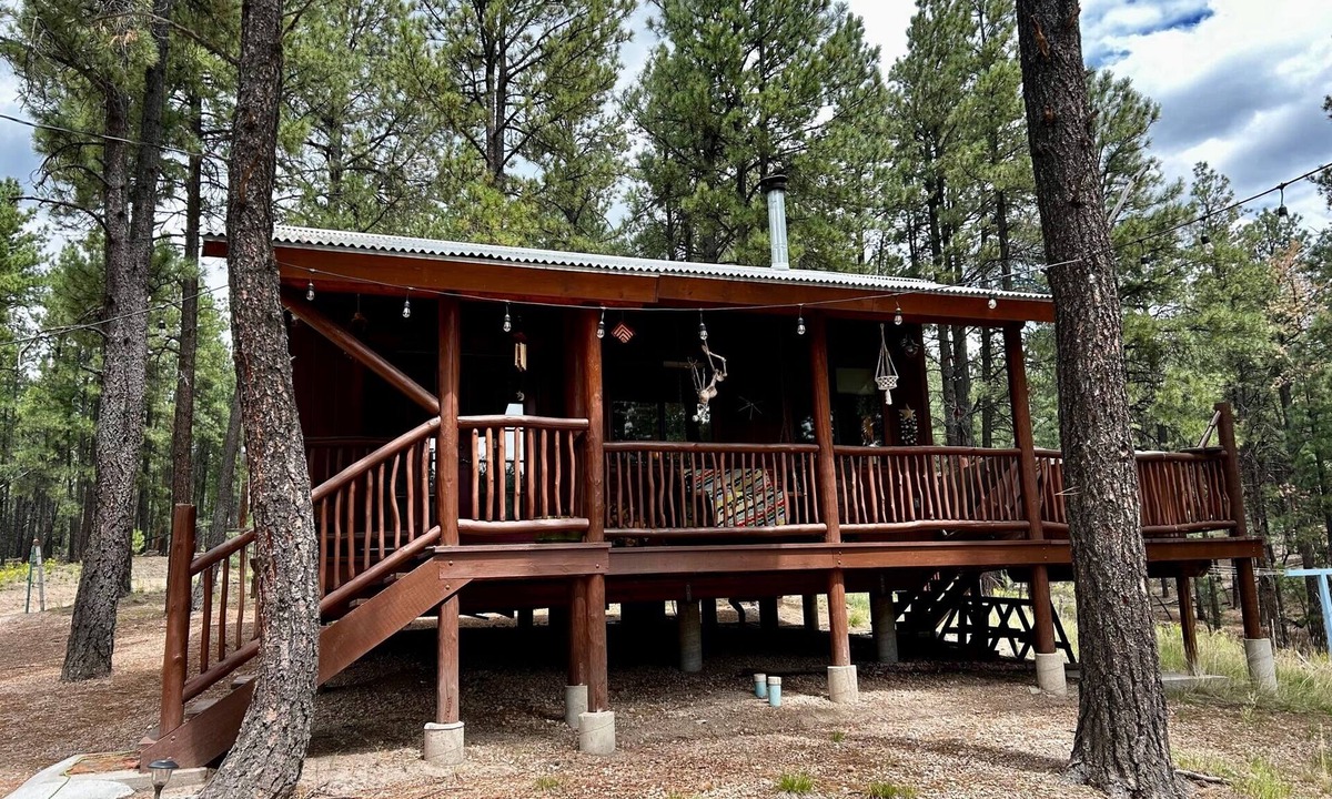 Jemez Springs Cabin | Grandmas Groovy Getaway