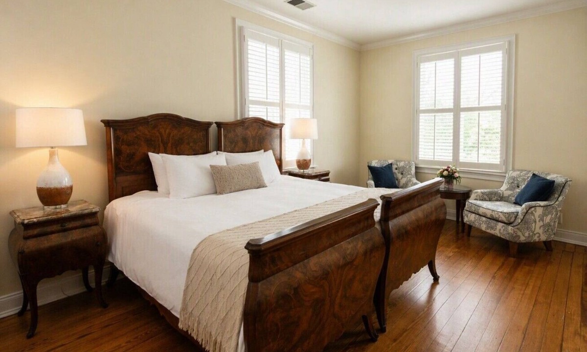 Edenton Bed & Breakfast | Granville Queen Inn Downtown Edenton King Bed 2nd Floor