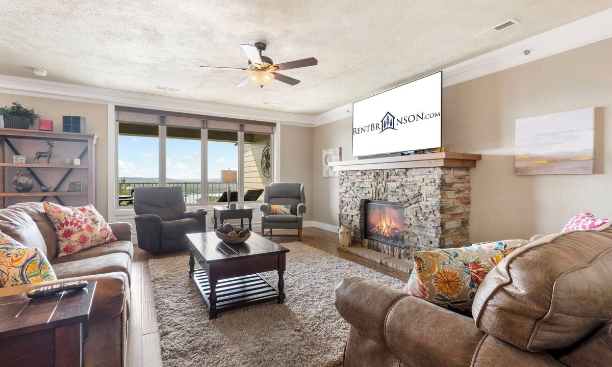Indian Point Condo | Great Lake Views in Spacious Luxury Condo at Treehouse 1402! Free Tickets to Branson Attractions!
