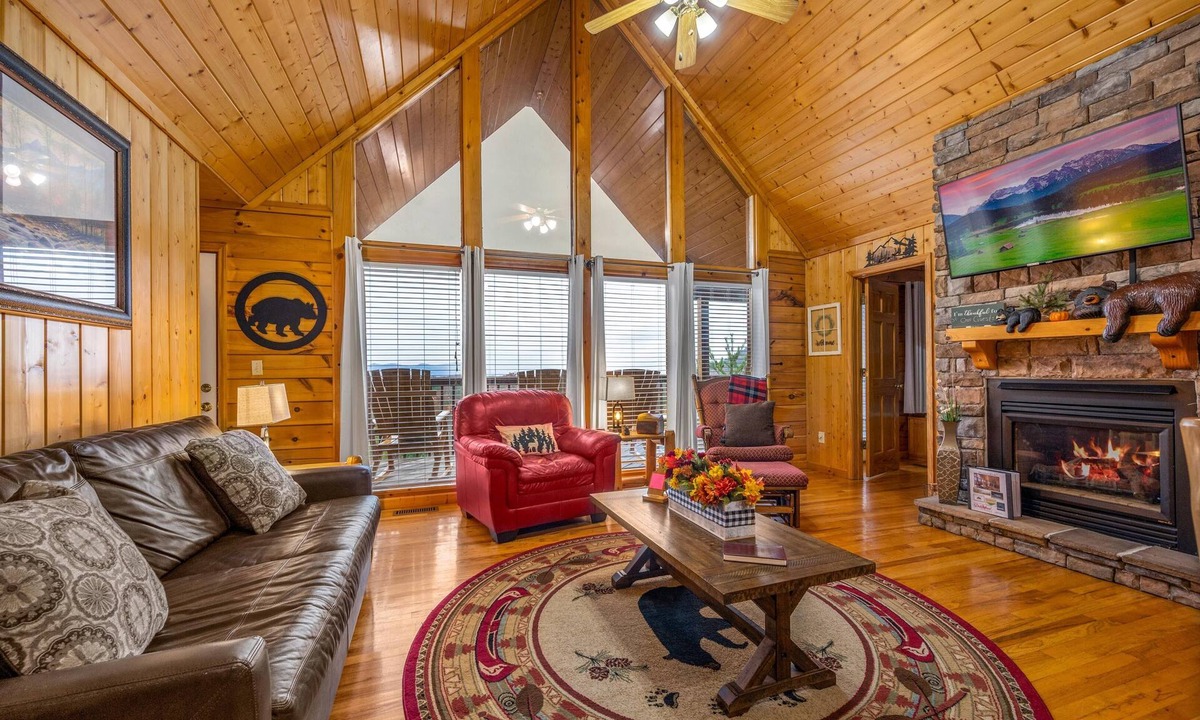 Sevierville Cabin | Great Mountain View-Hot Tub-1.5 Miles to Dollywood-Resort Pool-No Mountain Roads