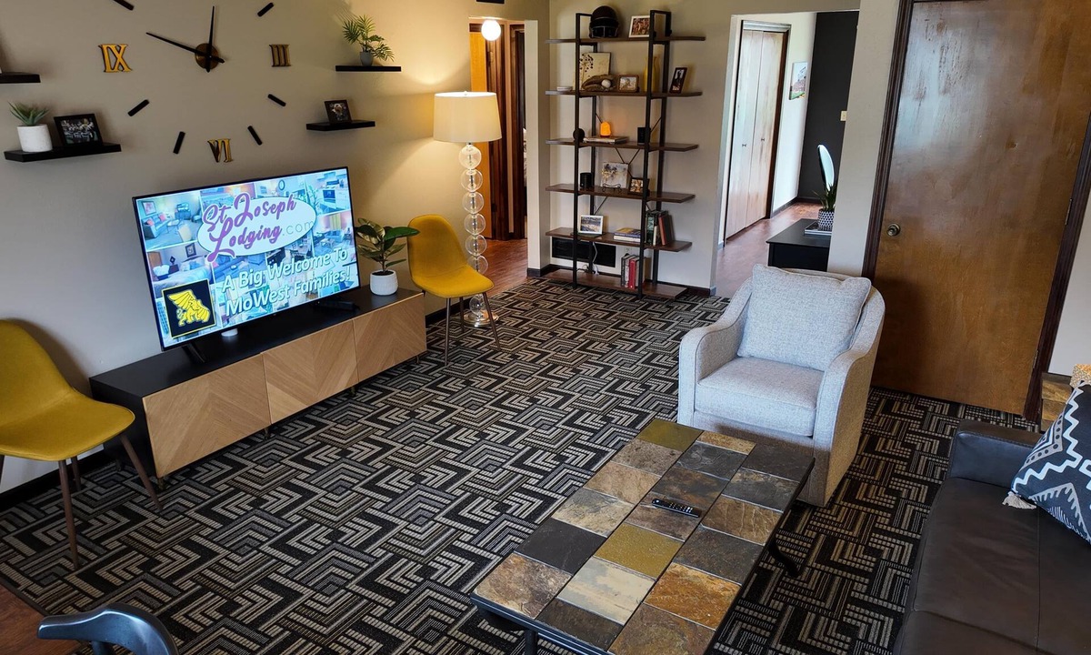 St. Joseph House | Griffon Retreat - 2-Bedroom Property w/Lots of Features