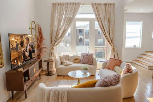 East Market District Apartment | Groovy Condo in the Vibrant NuLu District