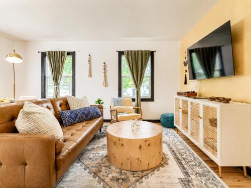 East Campus House | Group Retreat Near UNL and DT with Backyard and Firepit