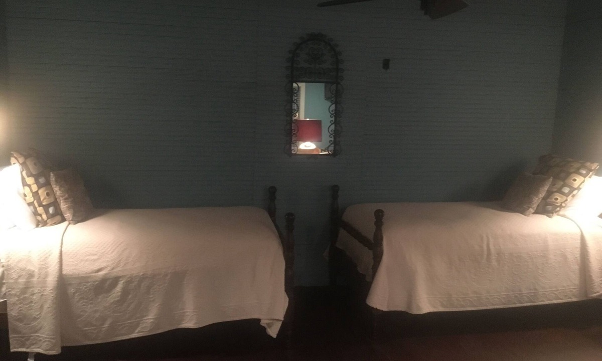 Oxford House | Guest House in Historic Downtown