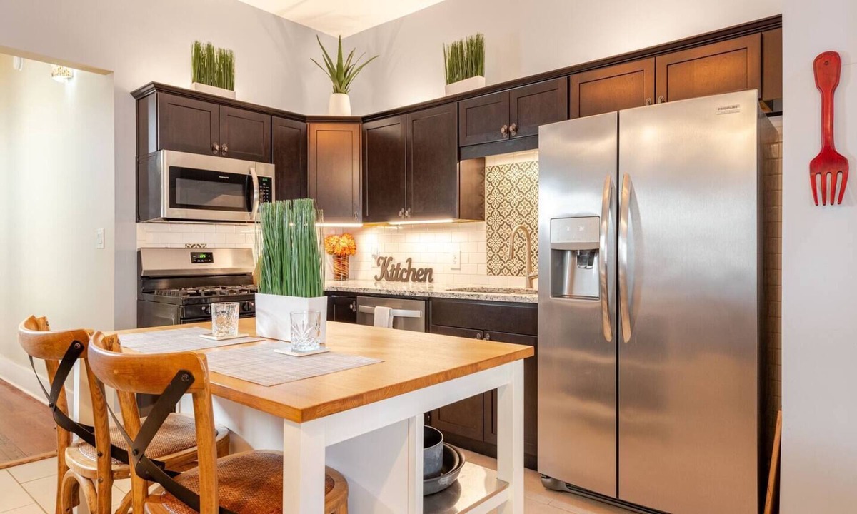 Germantown House | Guests Love it! w/PrivPking-Bourbon, Music orWork!