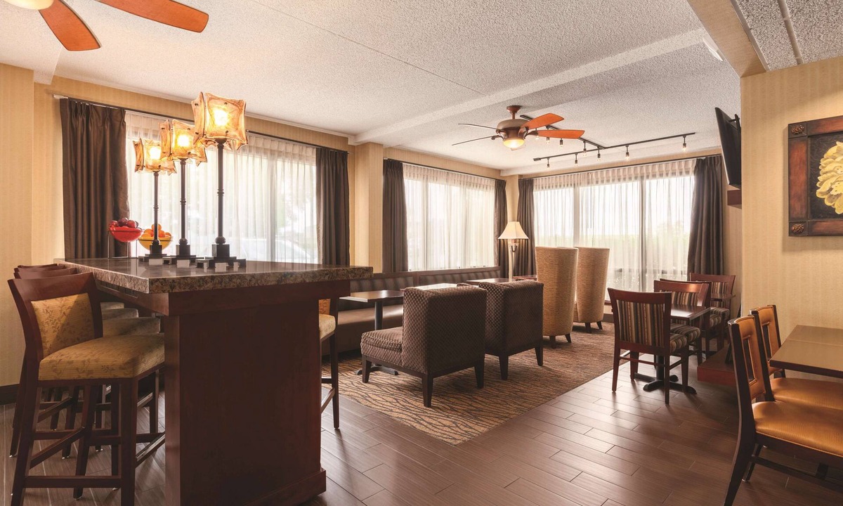 Greater South Side Hotel | Hampton Inn Des Moines-Airport