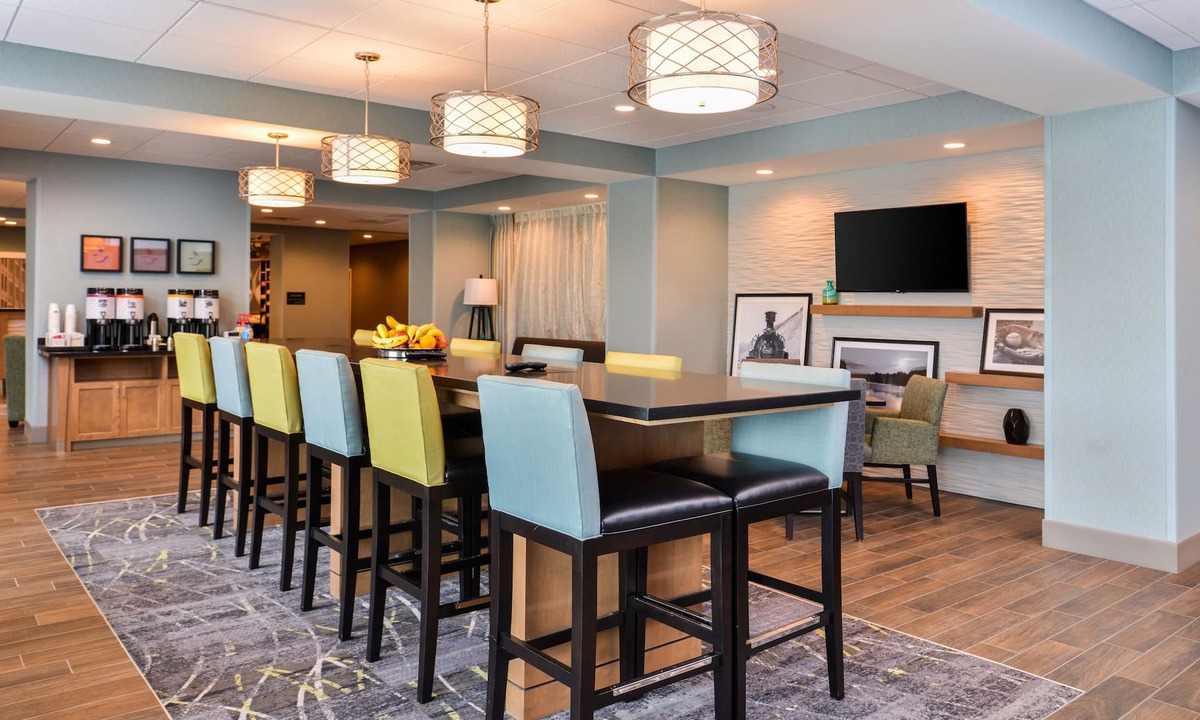 Carter Lake Hotel | Hampton Inn Omaha Airport
