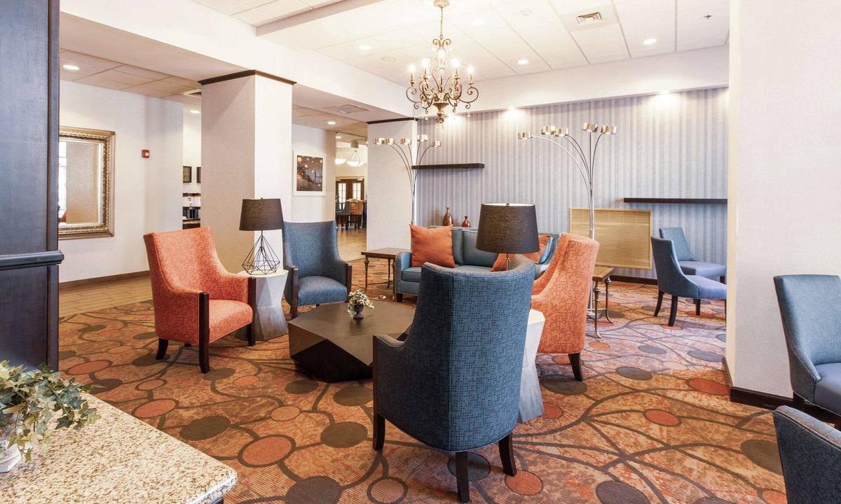 Owens Cross Roads Hotel | Hampton Inn & Suites Huntsville Hampton Cove