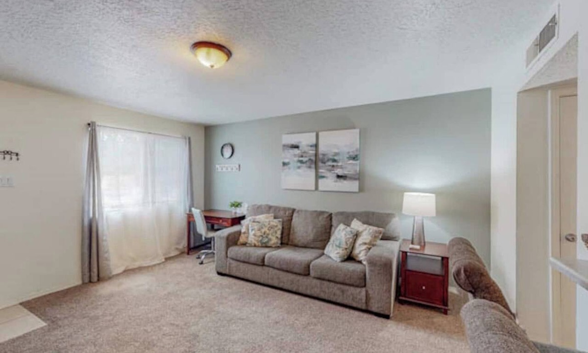 West Old Town Apartment | Hazel Orchid, Near Old Town