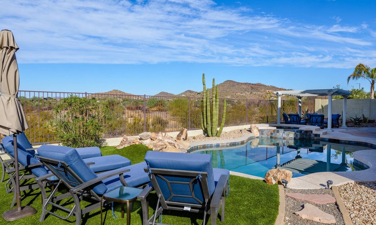 Tramonto House | Heated Pool*/Spa, Mountain/Sunset Views, Amenities Galore.
