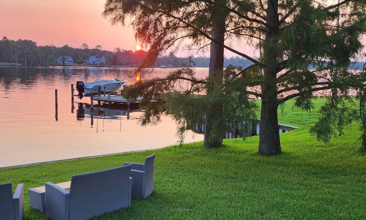 Snug Harbor House | Heaven on the River, A Tranquil Home, Boaters Paradise, Fishing, Swimming