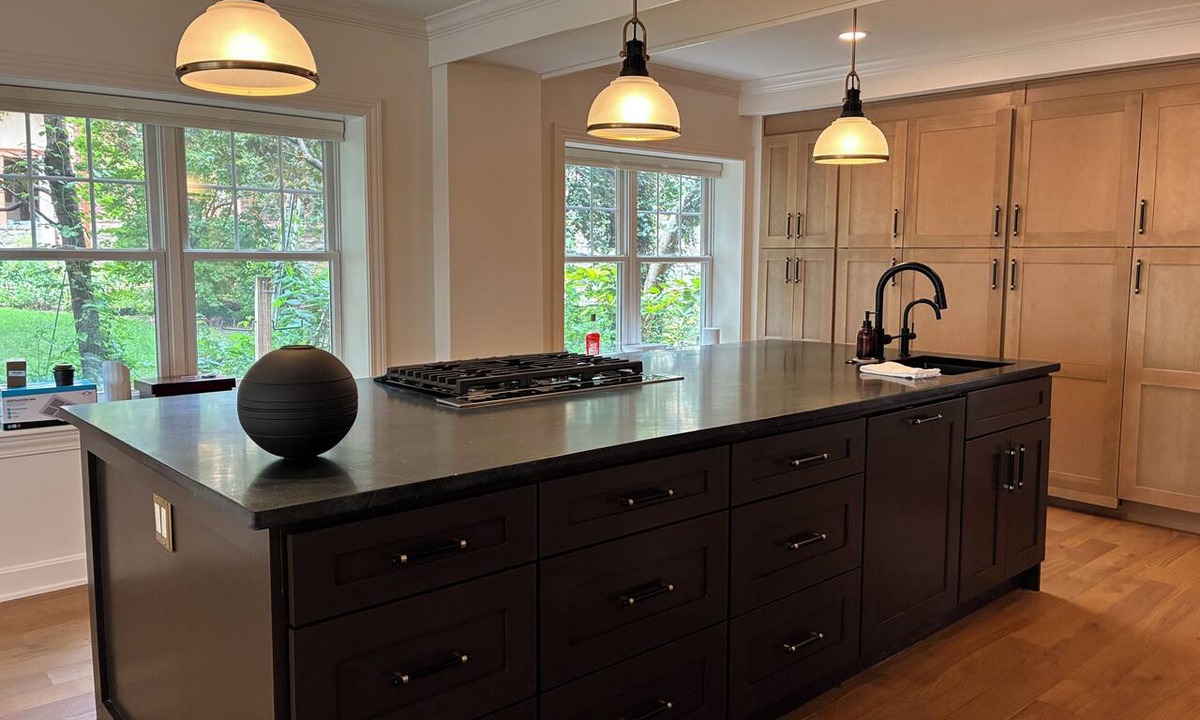 Southmoreland Condo | High Design, Museum District 2 BR/2BA KC Condo