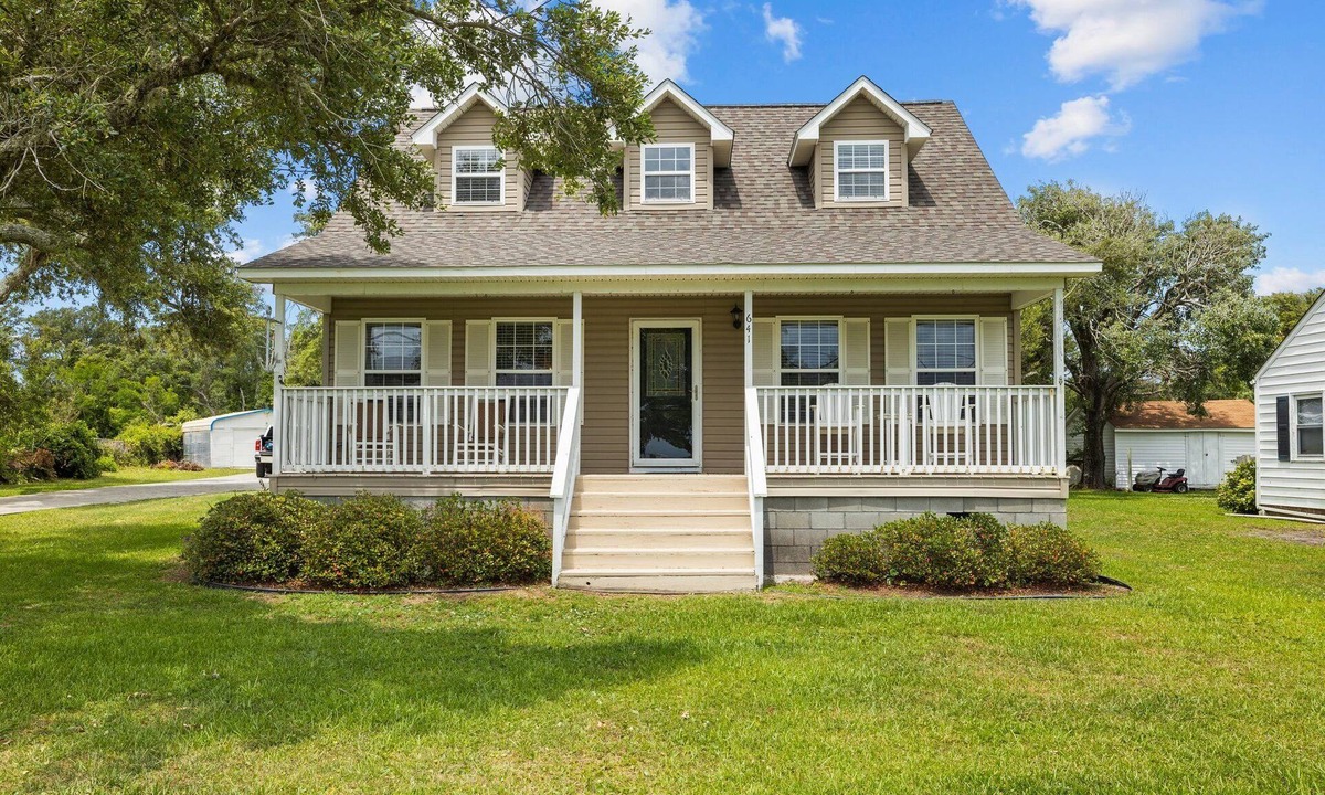 Harkers Island House | High Tider-Pet Friendly Home in Harkers Island, NC