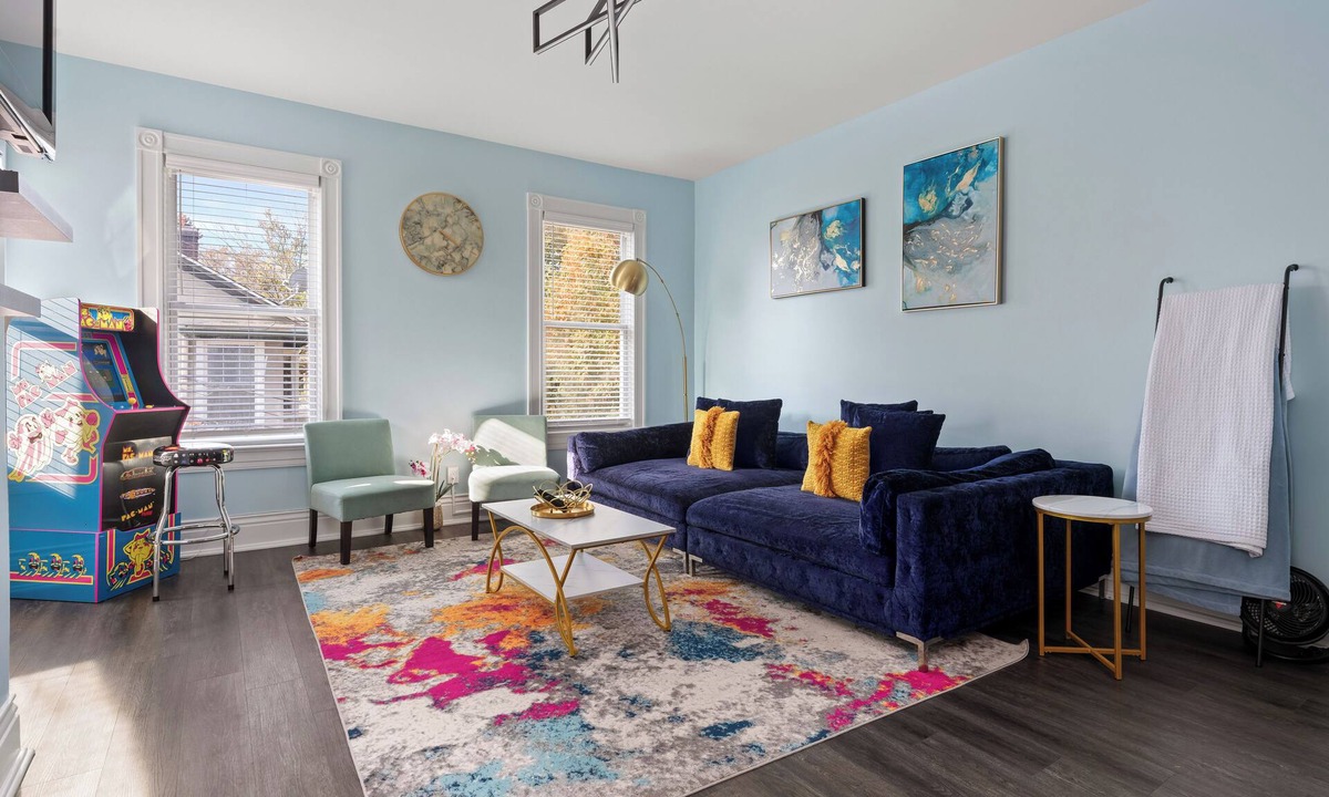 Cherokee Triangle House | Highlands Walkability- Top Restaurants, Nightlife, Shops- PacMan/King Bed