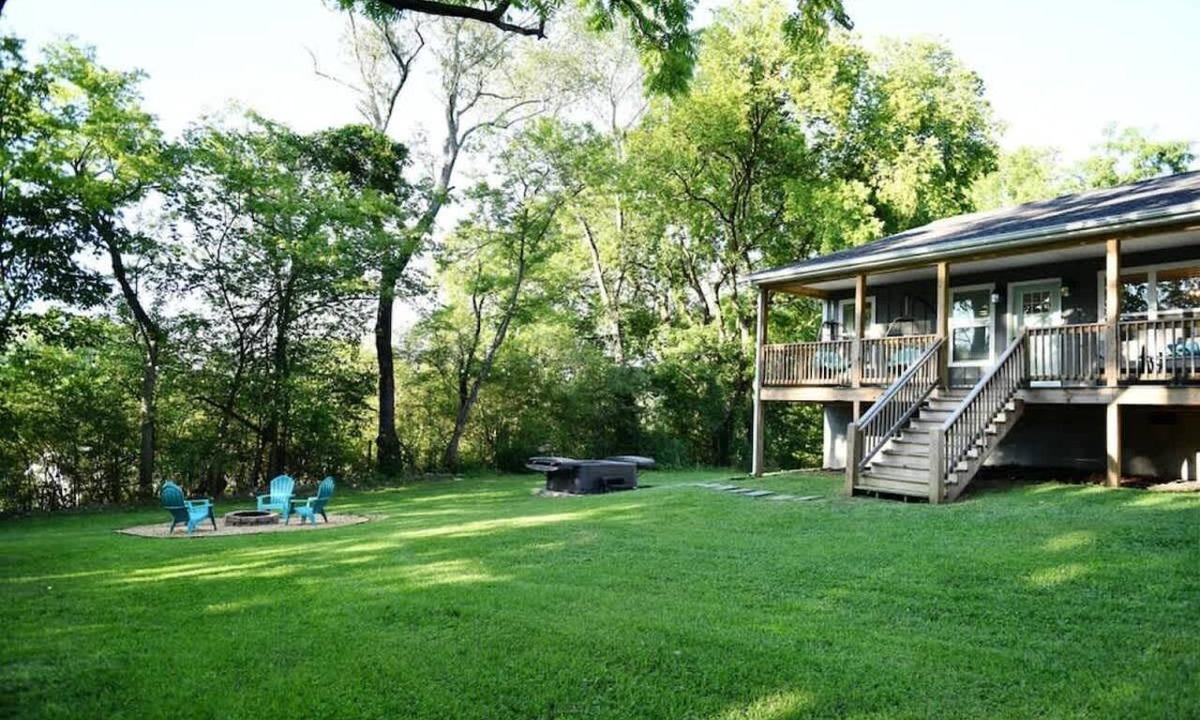 Rossville House | Hillside Retreat-Sleeps 8, Hot Tub, Fire Pit.