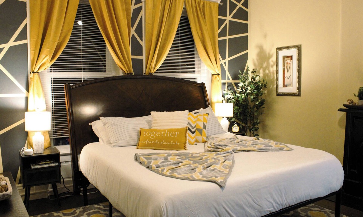 Cherokee Triangle Apartment | Historic Highlands Retreat! Spacious Rustic Apt in the Heart of it all!
