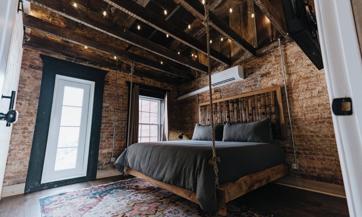 Cave City Apartment | Historic Loft Stay in Downtown Cave City