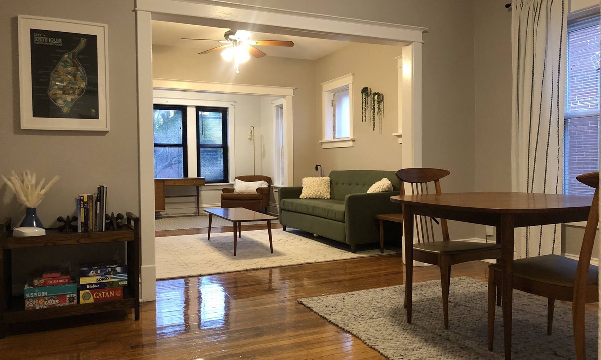 Shaw Apartment | Historic Shaw Apartment Walkable to Tower Grove Park and Botanical Gardens