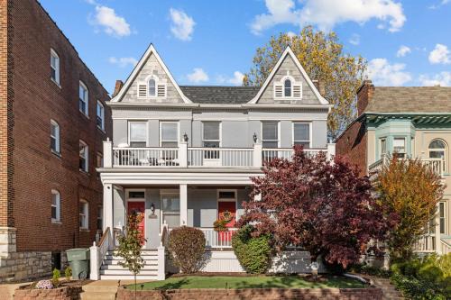 Central West End House | Historic St Louis Retreat Two Levels Sleeps 12
