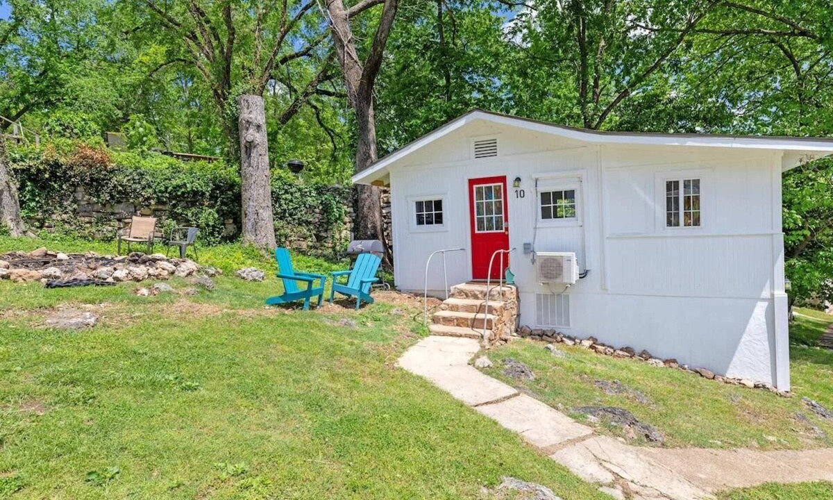 Rockaway Beach House | Historic Water's Edge Cottage 10