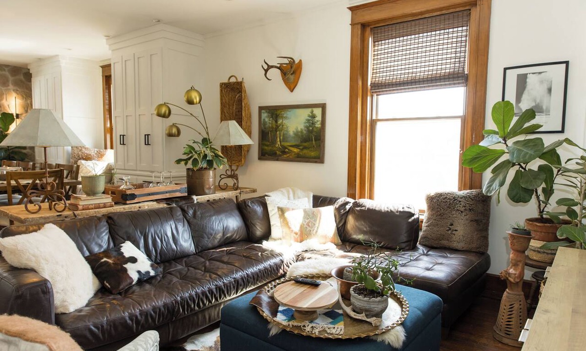 Weston Apartment | Historic Weston Loft w/Balcony - Walk to Shops - Sleeps 6 - Downtown Views
