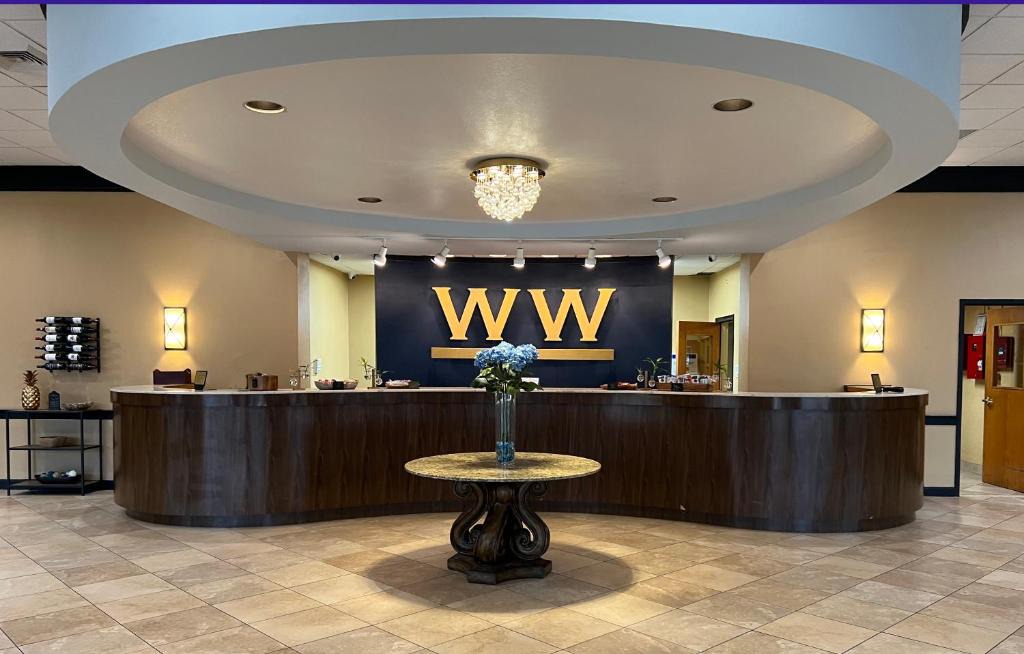 Olive Branch Hotel | Historic Whispering Woods Hotel & Conference Center