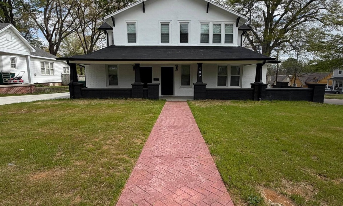 Tupelo Apartment | Historical Apartments #2&3 - Sleeps 7-14 in Tupelo