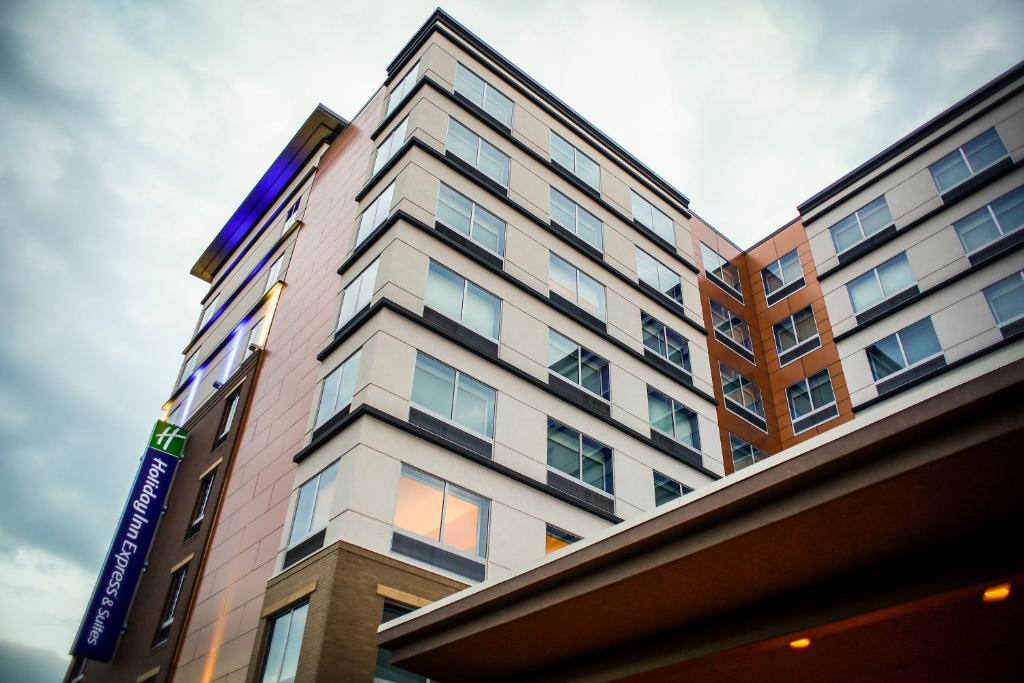 West Main Historic District Hotel | Holiday Inn Express & Suites Downtown Louisville by IHG