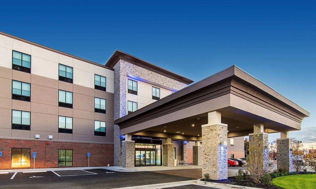 Atchison Hotel | Holiday Inn Express & Suites Atchison by IHG