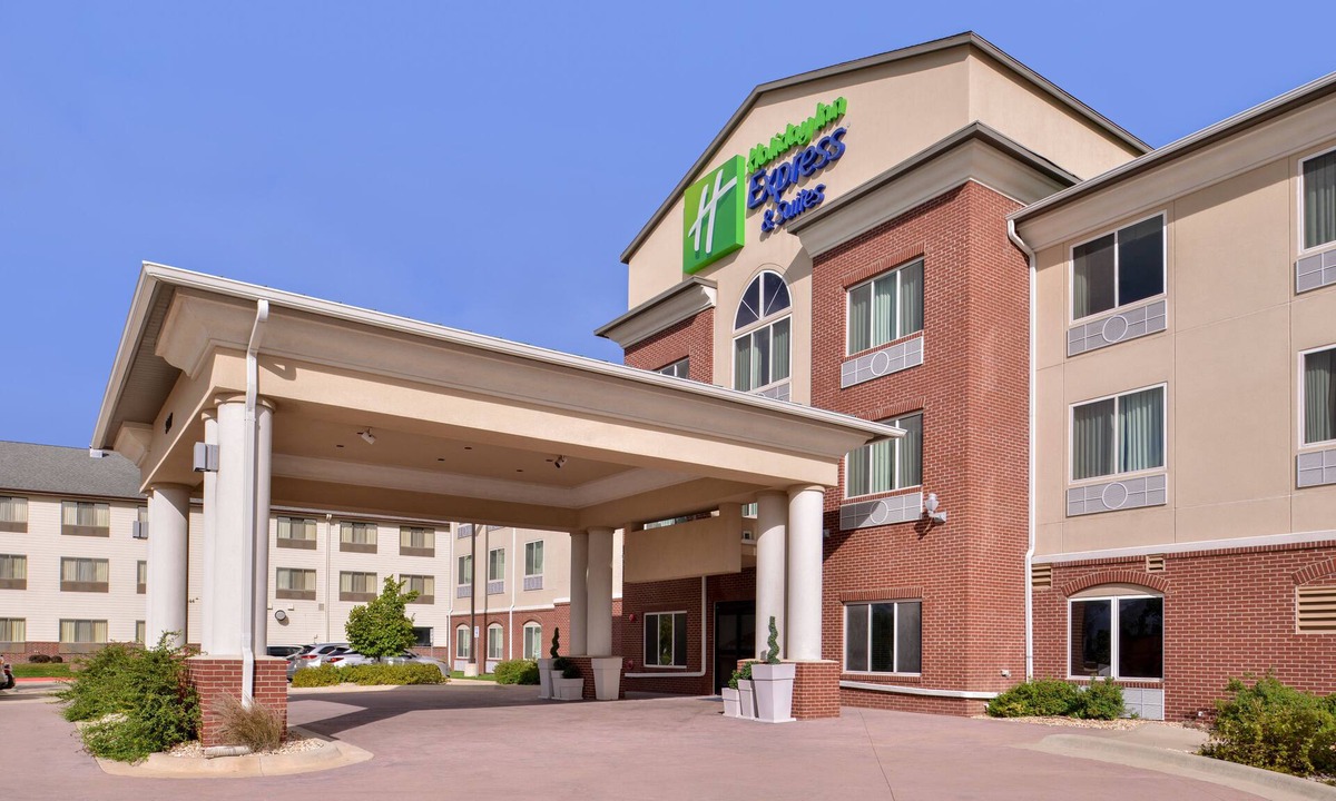 Emporia Hotel | Holiday Inn Express & Suites Emporia Northwest by IHG