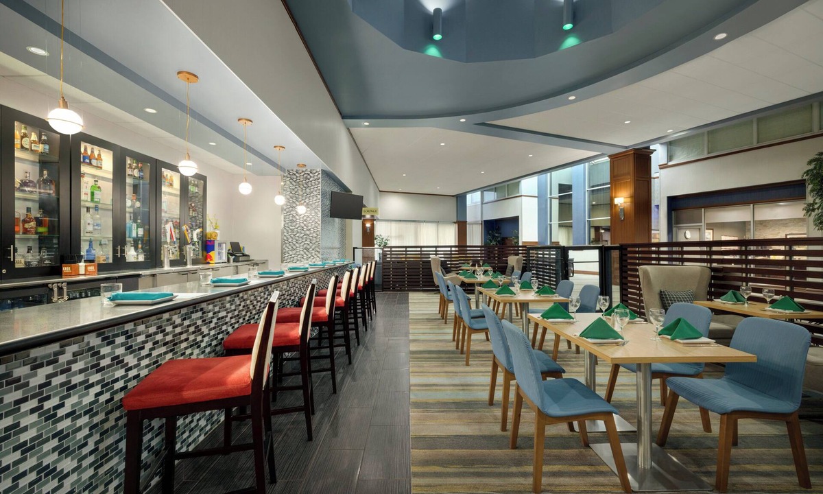 Jeffersontown Hotel | Holiday Inn Louisville East - Hurstbourne by IHG