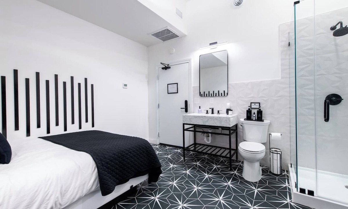 Downtown Louisville Apartment | Hollyhock Suite 409: 1 bed/1 bath