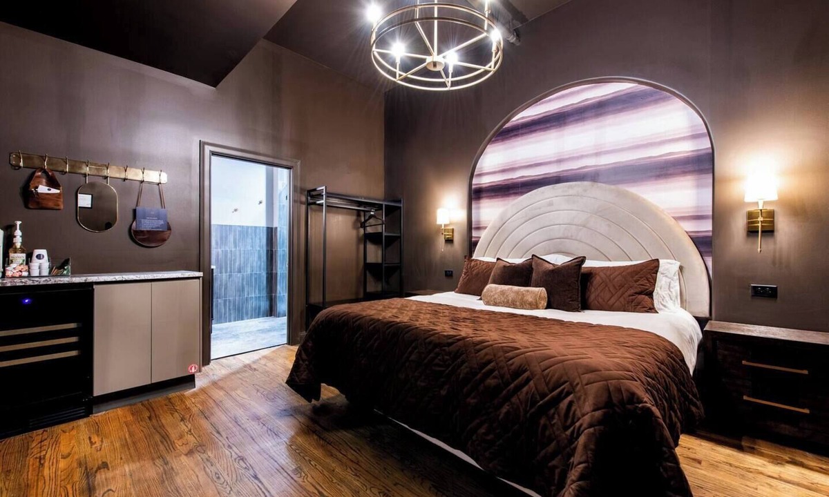 Downtown Louisville Apartment | Hollyhock Suite 412: 1 bed/1 bath