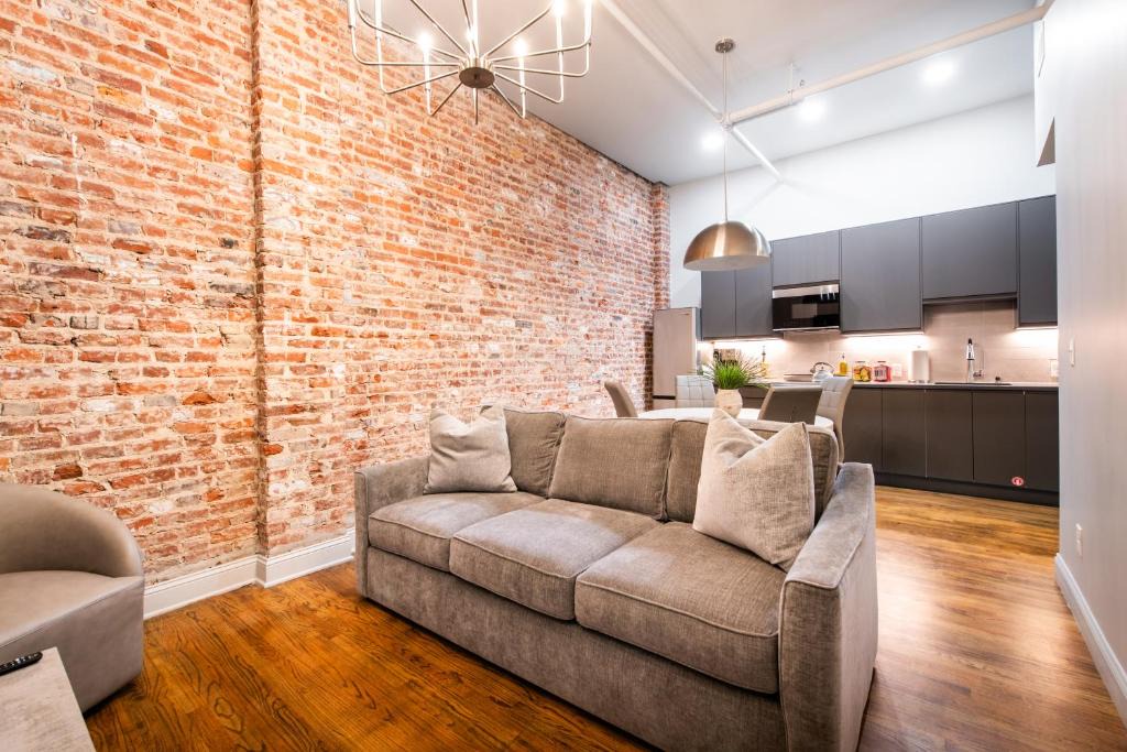 Downtown Louisville Apartment | Hollyhock Suite 503