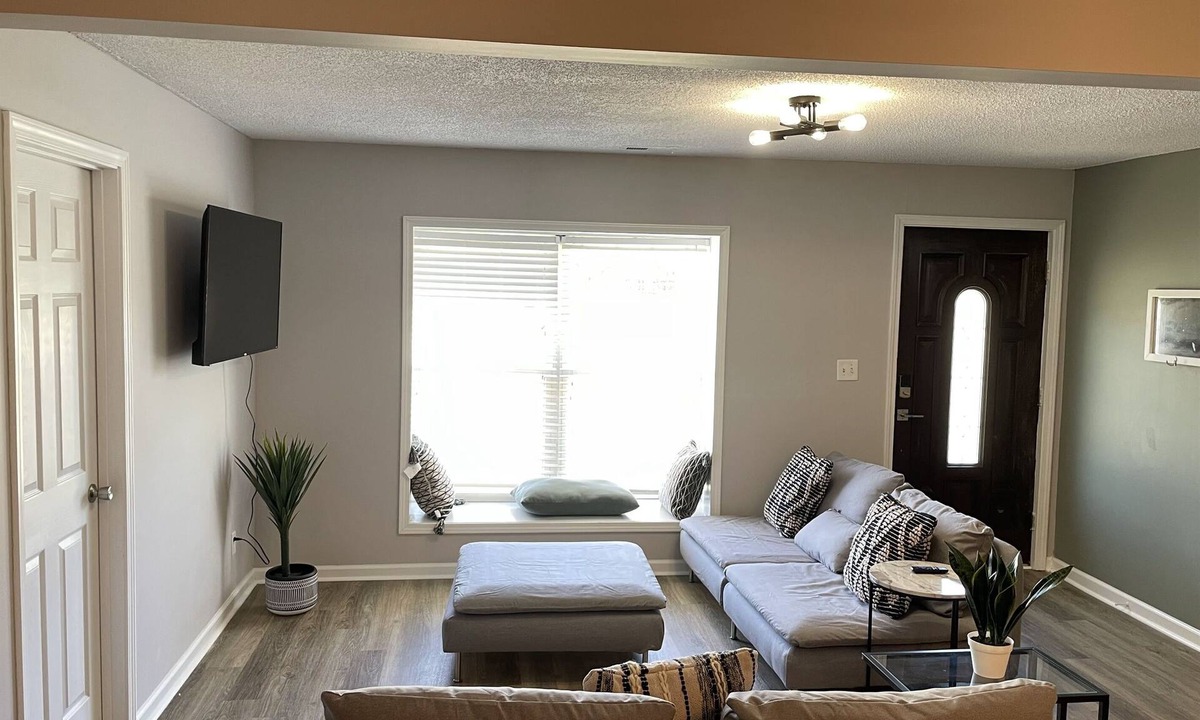 Hubert House | Home Base @ TopShelfStays. Close to Camp Lejeune and the beaches!