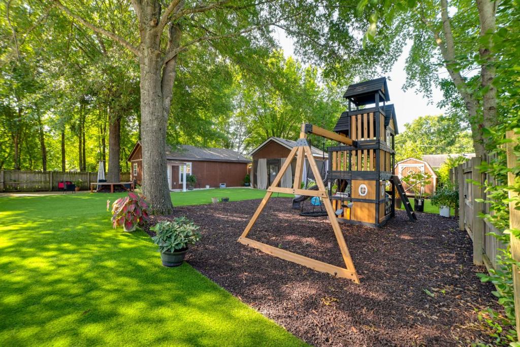 Clarksville House | Home w/Hot Tub, Playset & Grills in Clarksville!