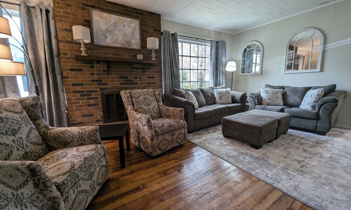 Marion House | Hook, Wine & Sinker - 2Bed/1Bath
