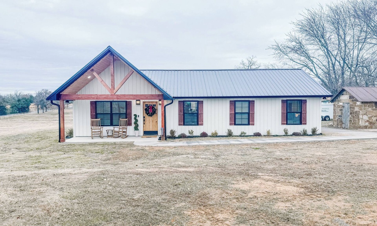 Stigler Cabin | Horton Lodge Charming new 3-bedroom 2 bath lodge with WiFi in serene Stigler