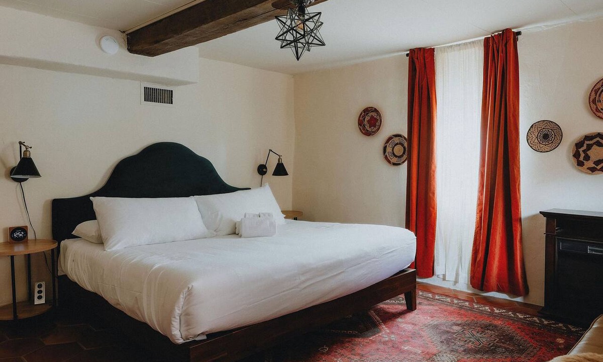 Old Town Apartment | Hot Tub + Pool! Cowgirl Suite at The Desert Compass