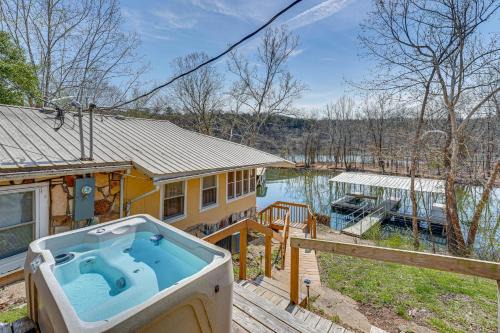 Rockaway Beach House | Hot Tubs, Boat Dock! 2-Unit 1950s Taneycomo Escape