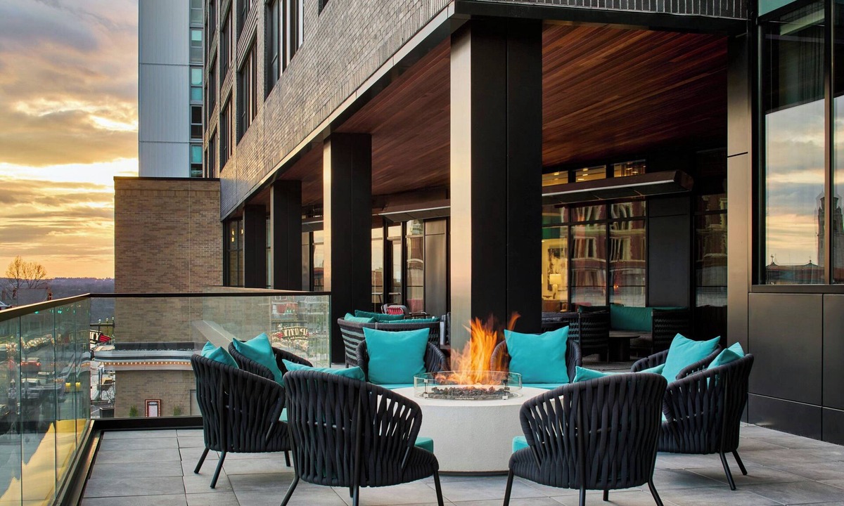 Cincinnati Hotel | Hotel Celare, Cincinnati Midtown, a Tribute Portfolio Hotel