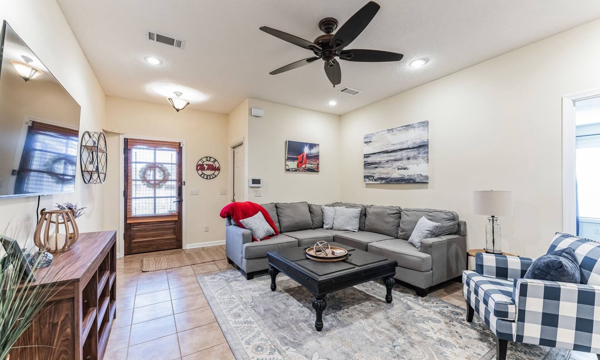 Oxford House | Hotty Toddy get away in Oxford!